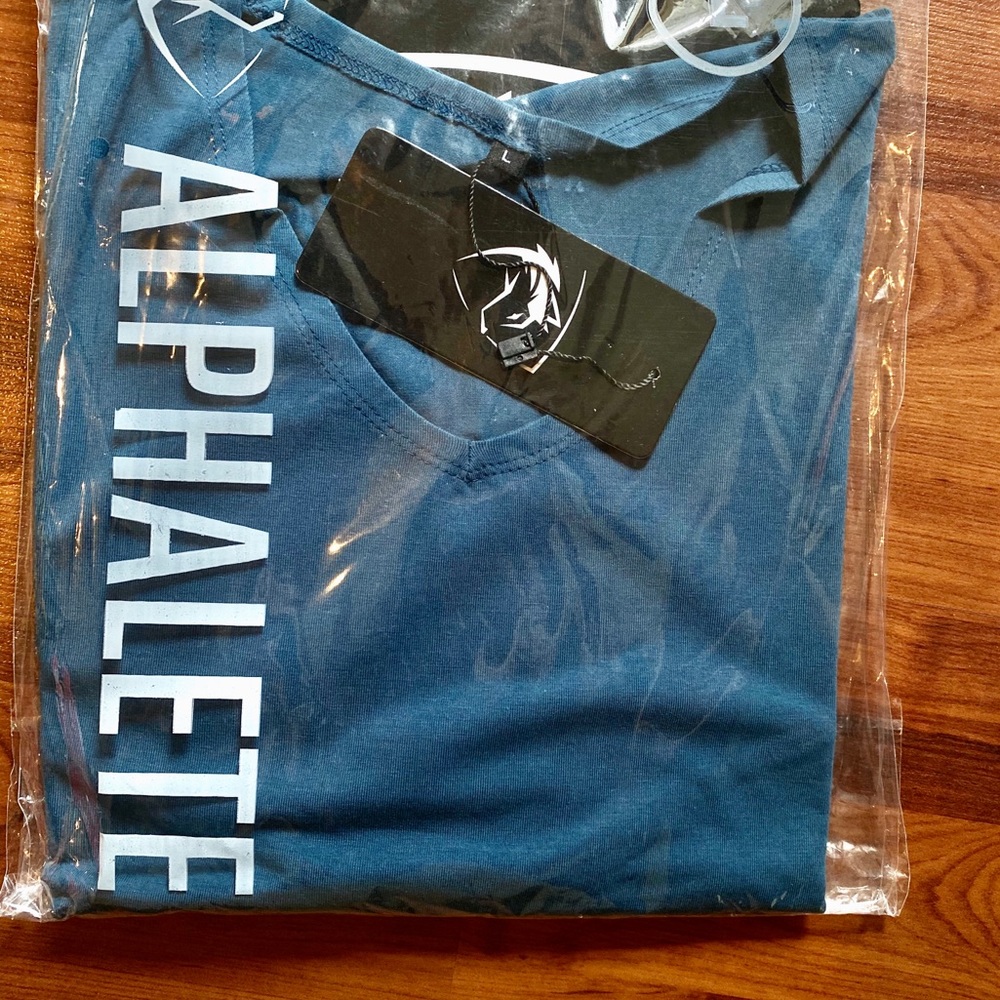 Alphalete Lifestyle V-Neck